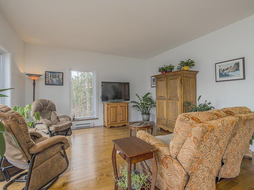 









52


10e Rang E.

,
Notre-Dame-des-Bois,




QC
J0B2E0

