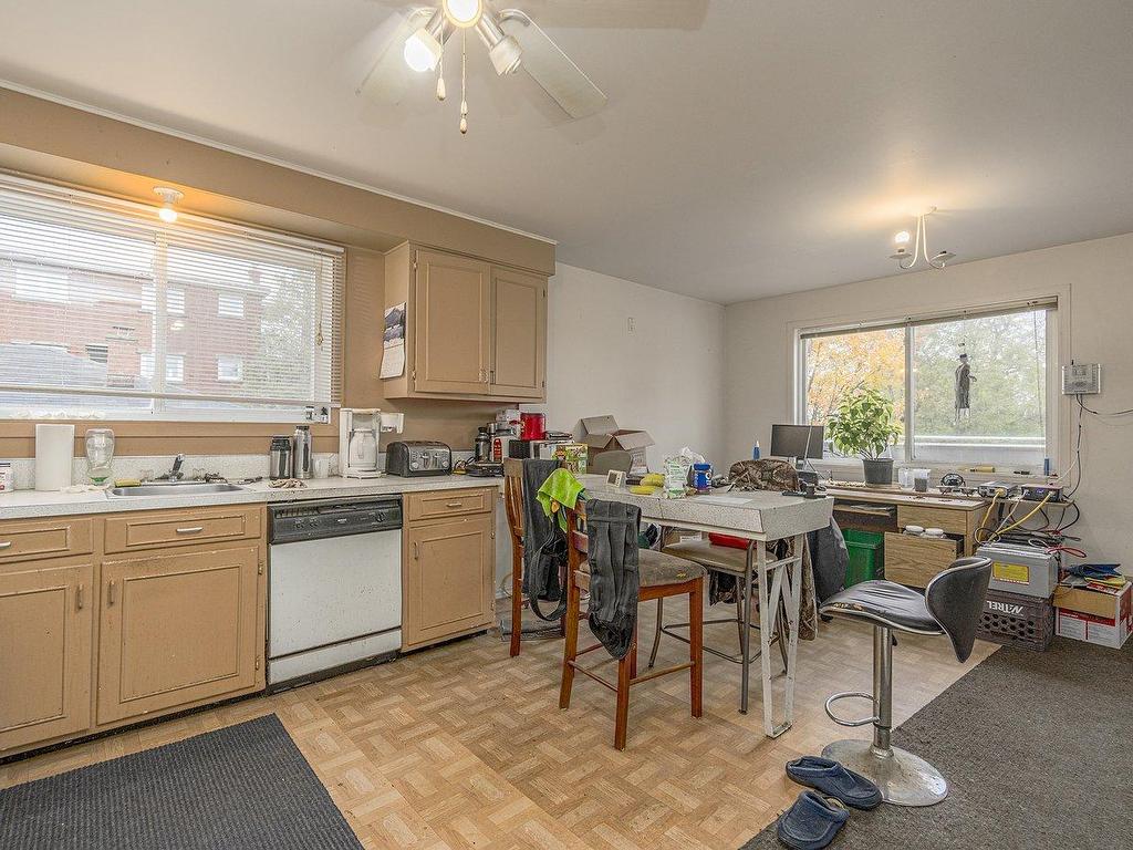 









1192

 - 1200


Rue du Conseil

,
Sherbrooke (Fleurimont),




QC
J1G1M8


