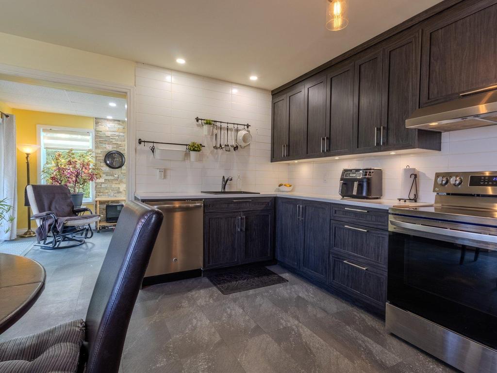 









483


Rue De Grandmont

,
Trois-Rivières,




QC
G8T8A7

