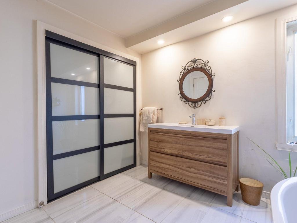 









483


Rue De Grandmont

,
Trois-Rivières,




QC
G8T8A7


