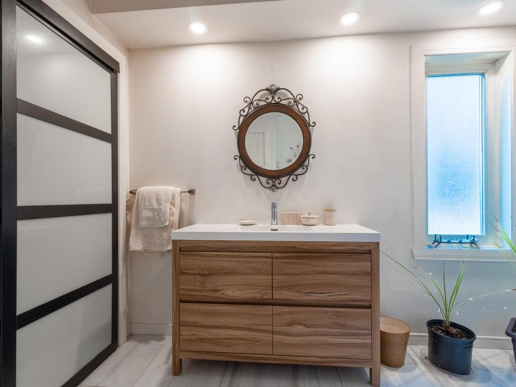 









483


Rue De Grandmont

,
Trois-Rivières,




QC
G8T8A7

