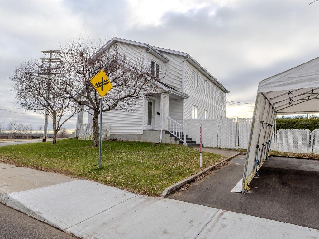 









483


Rue De Grandmont

,
Trois-Rivières,




QC
G8T8A7

