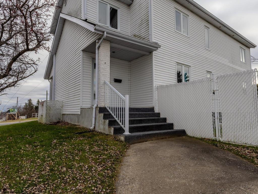 









483


Rue De Grandmont

,
Trois-Rivières,




QC
G8T8A7


