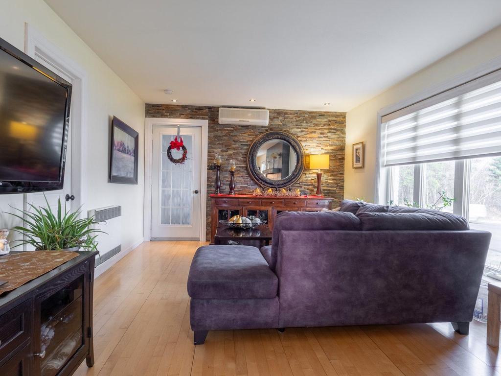 









483


Rue De Grandmont

,
Trois-Rivières,




QC
G8T8A7

