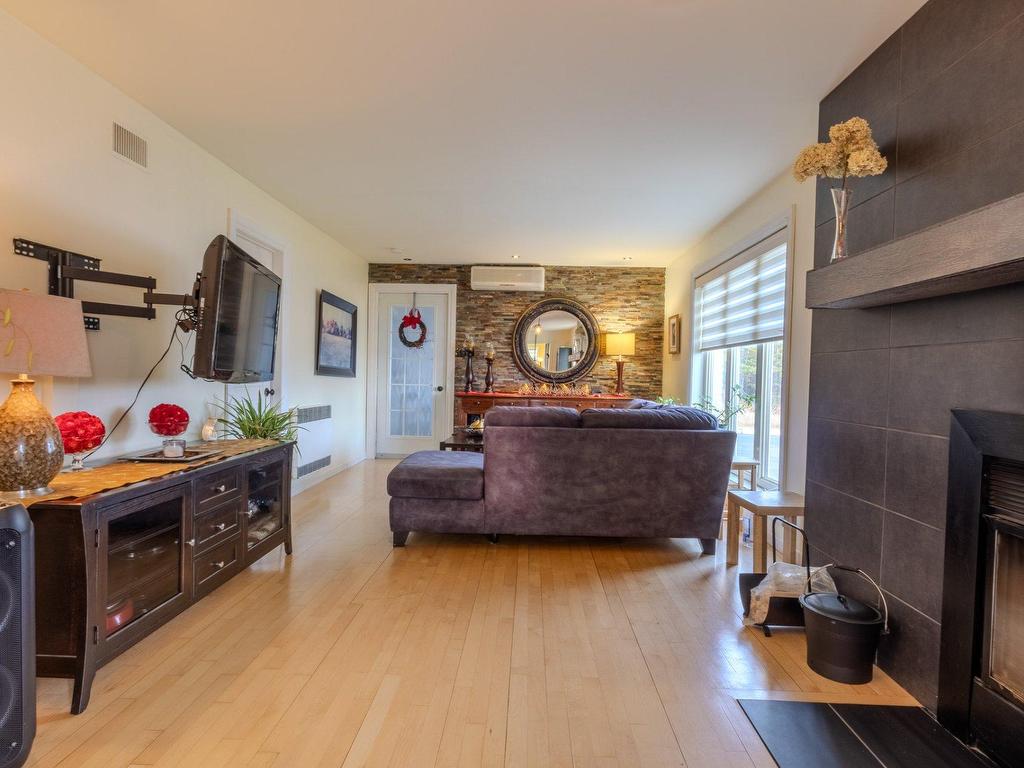 









483


Rue De Grandmont

,
Trois-Rivières,




QC
G8T8A7


