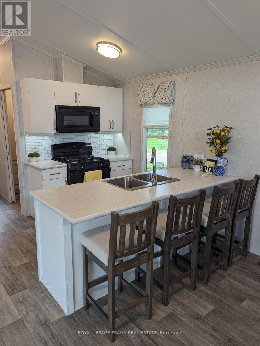 












TH015 - 770 SCOLLARD LINE

,
Selwyn,




Ontario
K0L1T0


