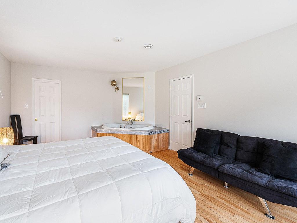 









315


Ch. Narrows

,
Stanstead - Canton,




QC
J1X3W4

