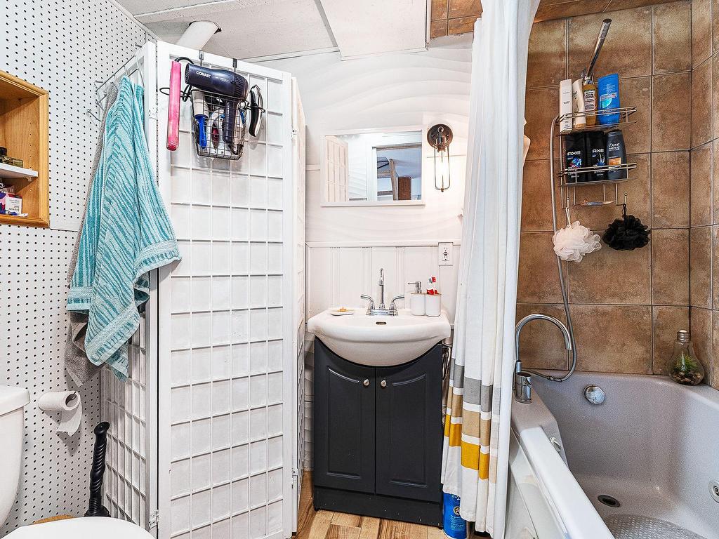 









315


Ch. Narrows

,
Stanstead - Canton,




QC
J1X3W4

