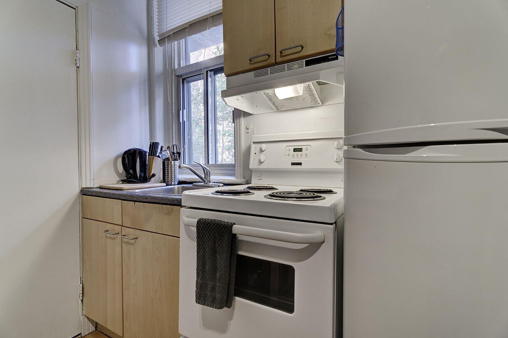 









3999

 - 4003


Rue St-Hubert

,
Montréal (Le Plateau-Mont-Royal),




QC
H2L1B3

