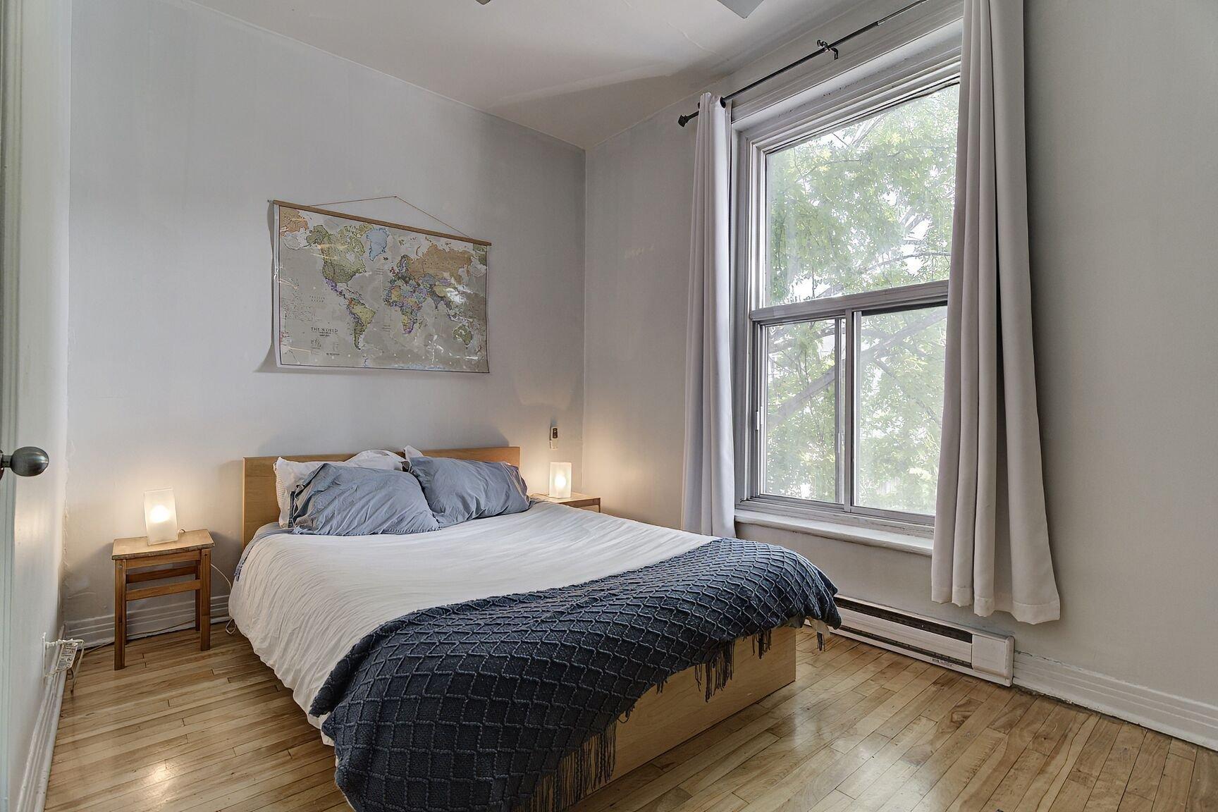 









3999

 - 4003


Rue St-Hubert

,
Montréal (Le Plateau-Mont-Royal),




QC
H2L1B3

