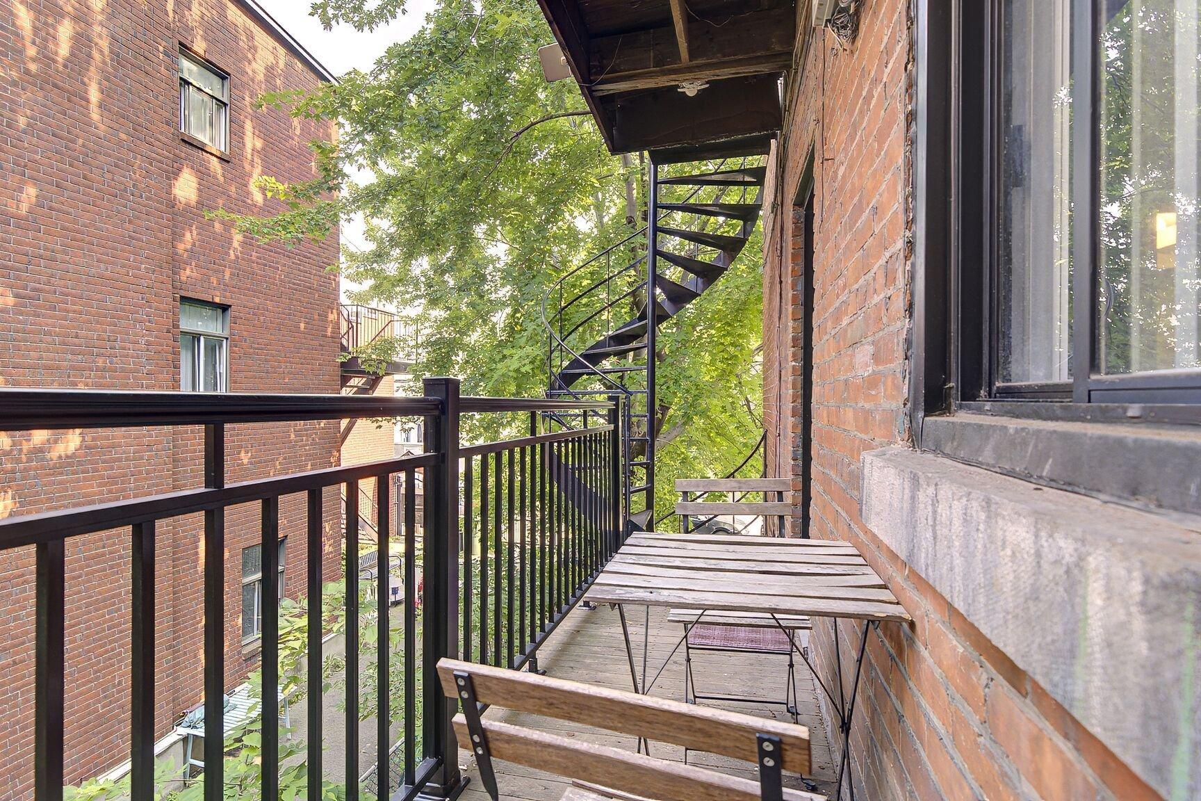 









3999

 - 4003


Rue St-Hubert

,
Montréal (Le Plateau-Mont-Royal),




QC
H2L1B3

