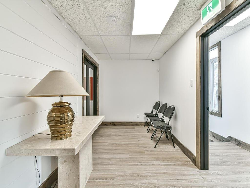 









55


Rue Préfontaine E.

,
Sainte-Agathe-des-Monts,




QC
J8C1S3

