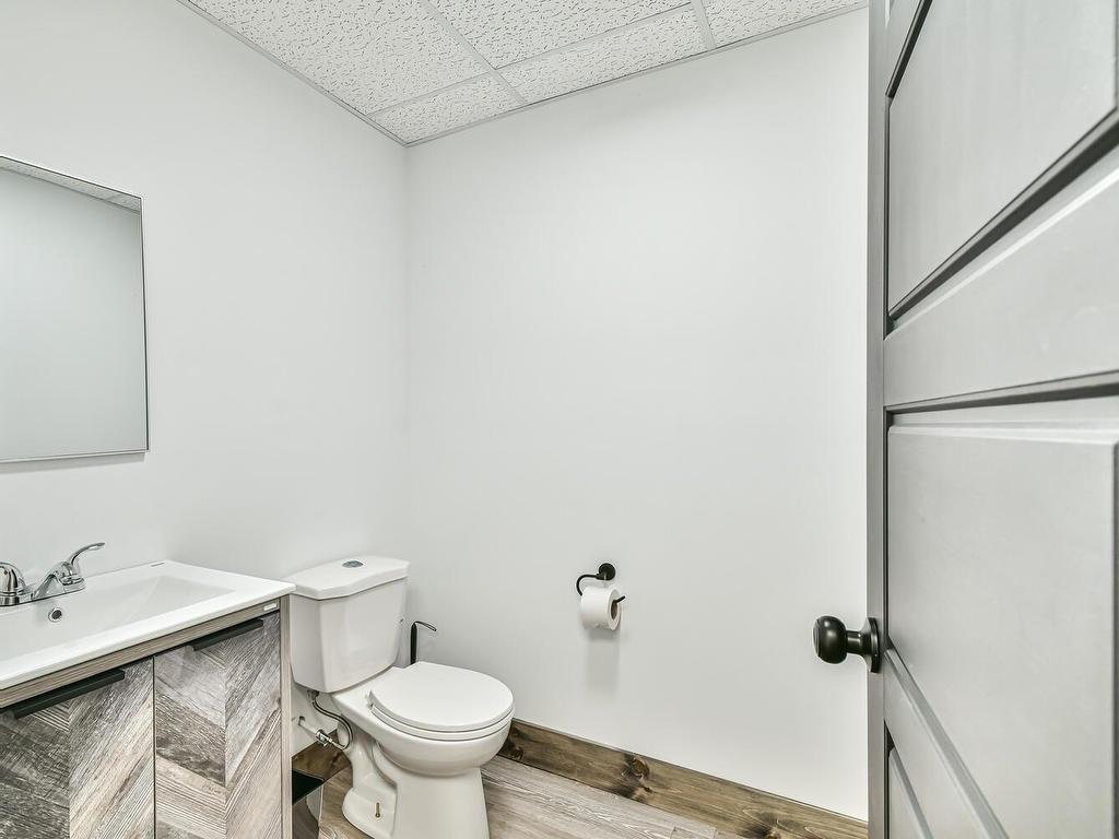 









55


Rue Préfontaine E.

,
Sainte-Agathe-des-Monts,




QC
J8C1S3

