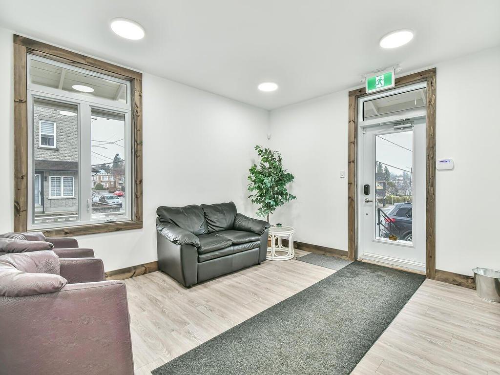 









55


Rue Préfontaine E.

,
Sainte-Agathe-des-Monts,




QC
J8C1S3

