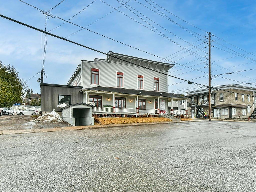 









55


Rue Préfontaine E.

,
Sainte-Agathe-des-Monts,




QC
J8C1S3

