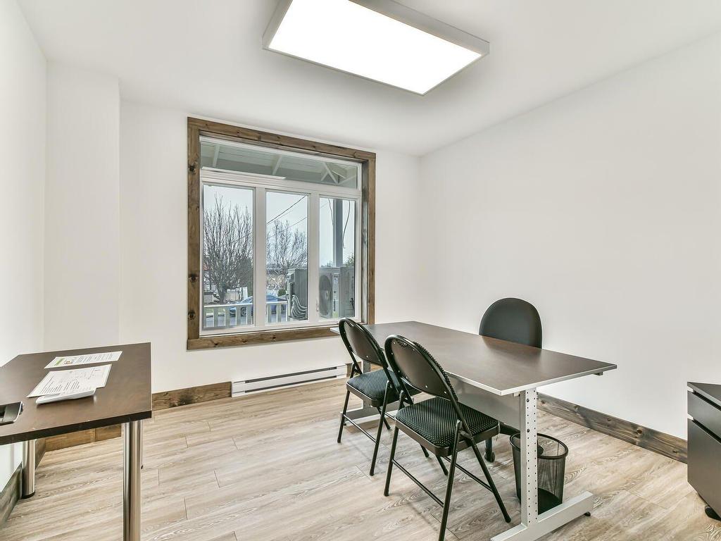 









55


Rue Préfontaine E.

,
Sainte-Agathe-des-Monts,




QC
J8C1S3

