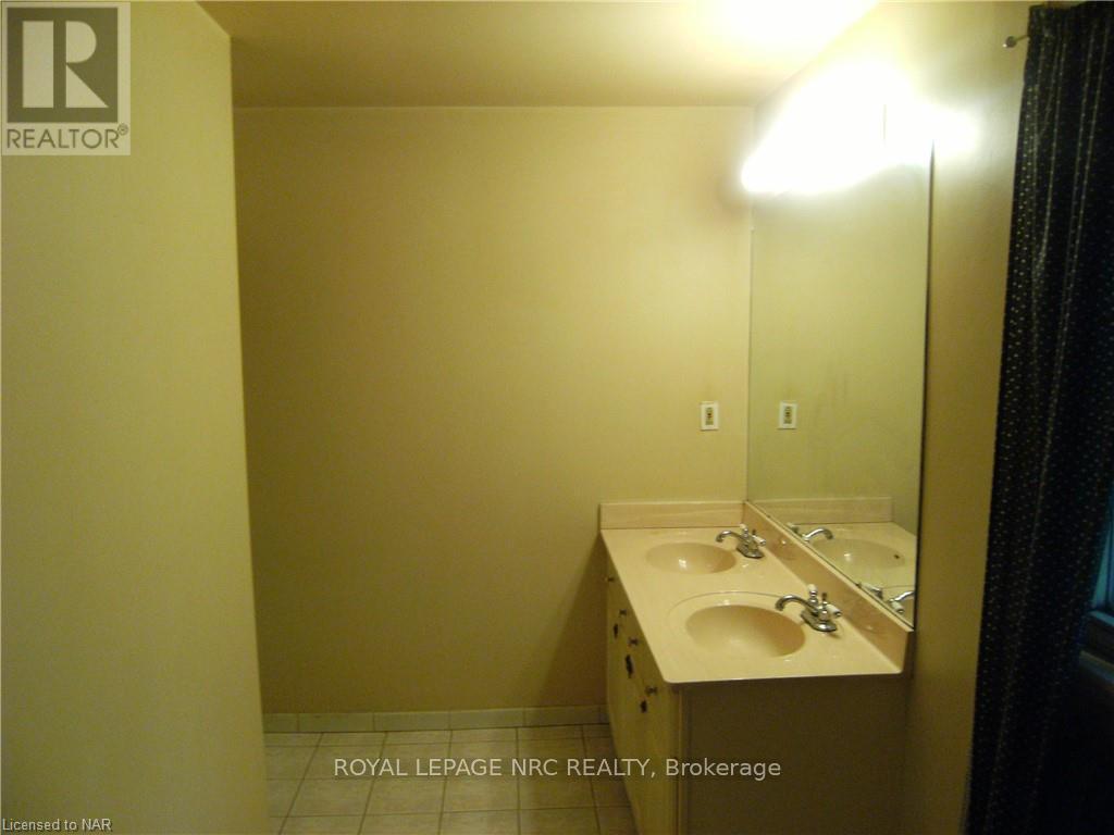 












1861 YORK ROAD

,
Niagara-on-the-Lake (St. Davids),




Ontario
L0S1J0

