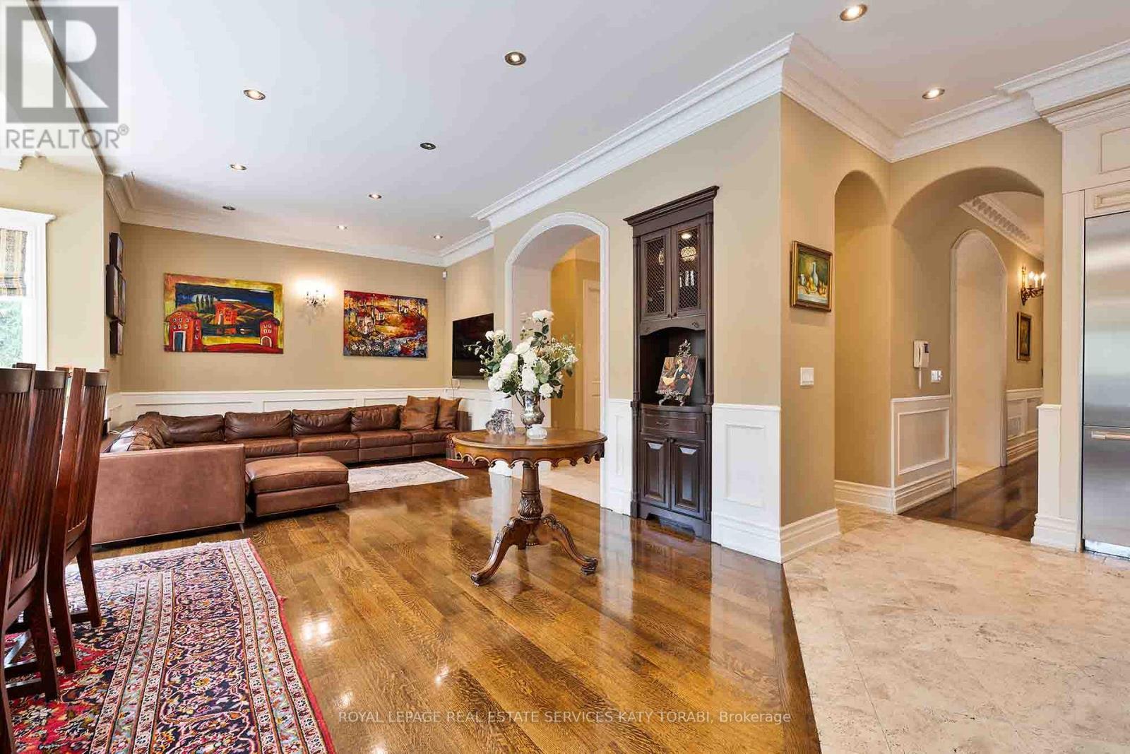 












73 YORKMINISTER ROAD

,
Toronto,




Ontario
M2P1M4

