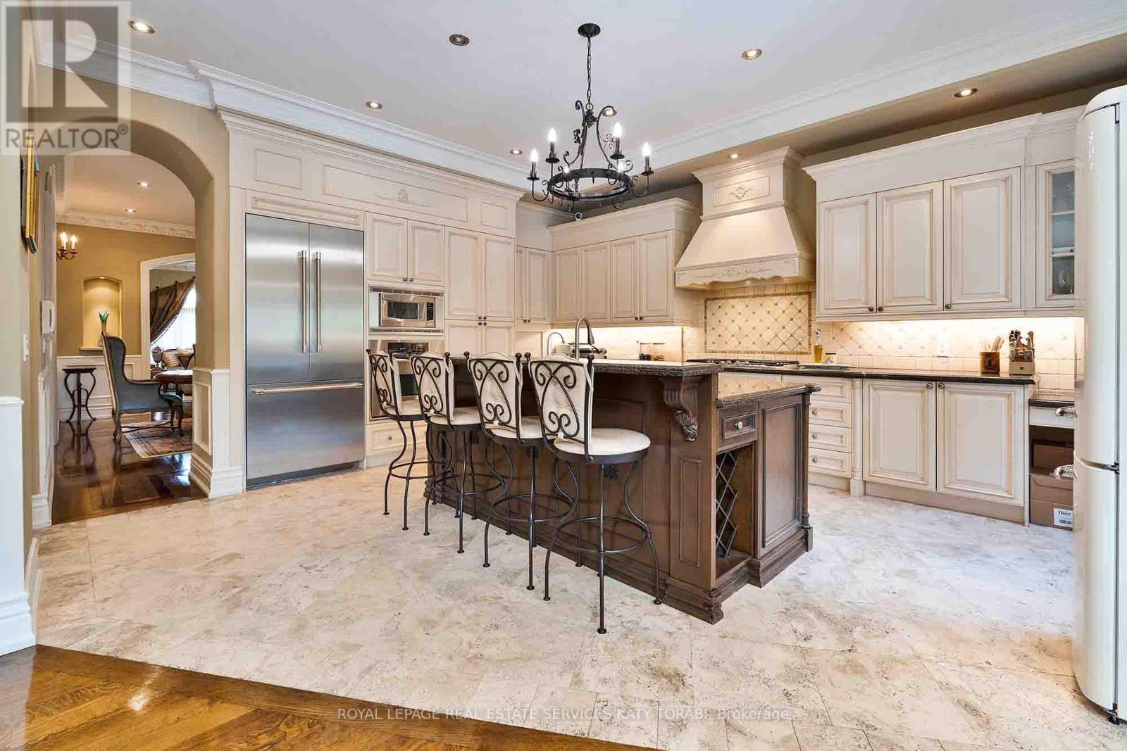 












73 YORKMINISTER ROAD

,
Toronto,




Ontario
M2P1M4

