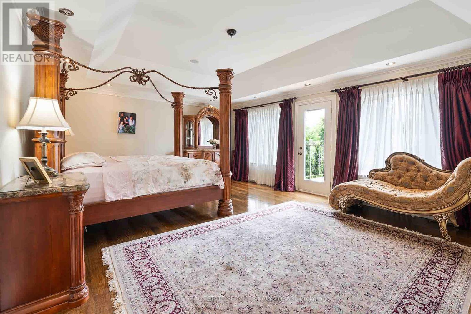 












73 YORKMINISTER ROAD

,
Toronto,




Ontario
M2P1M4

