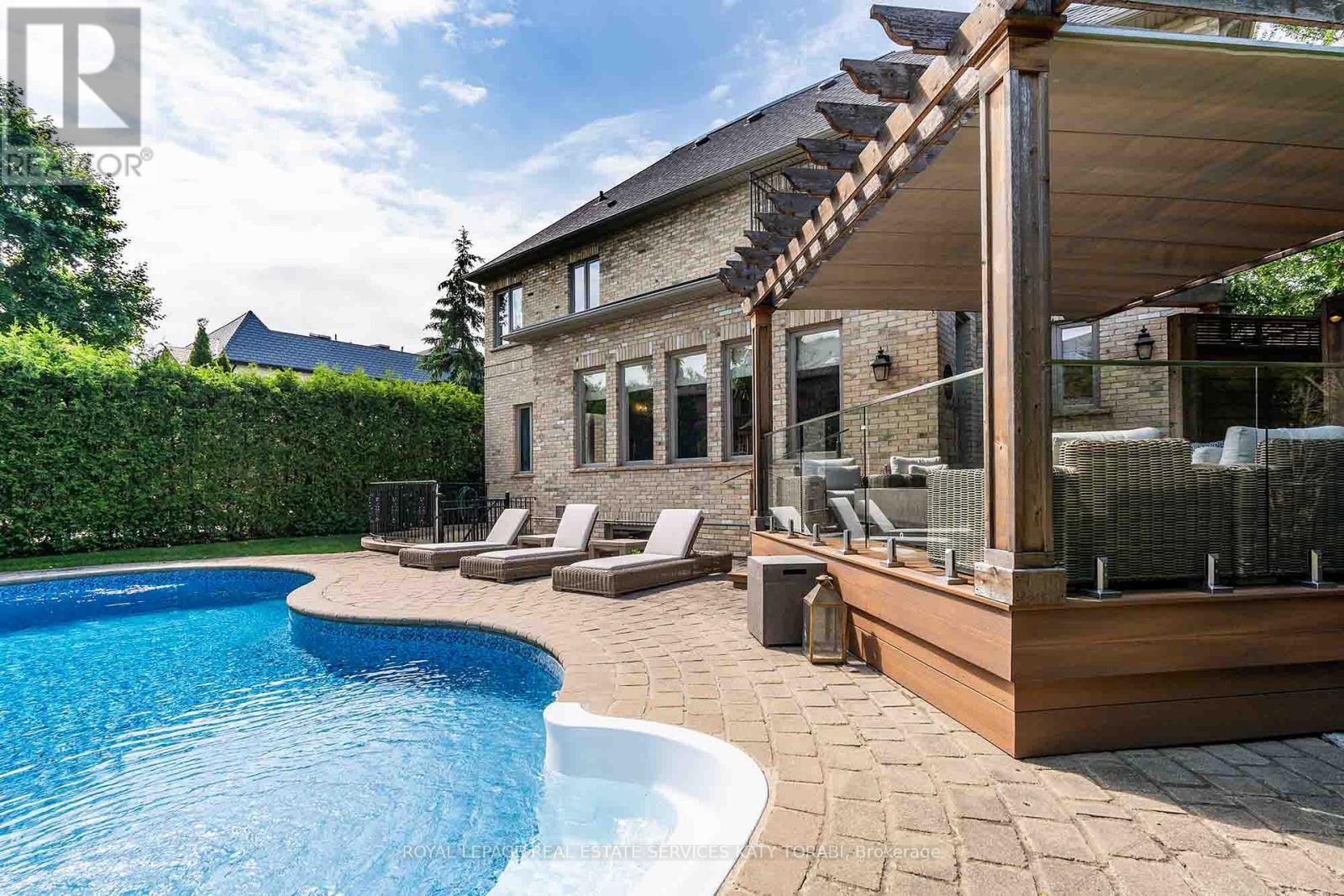 












73 YORKMINISTER ROAD

,
Toronto,




Ontario
M2P1M4

