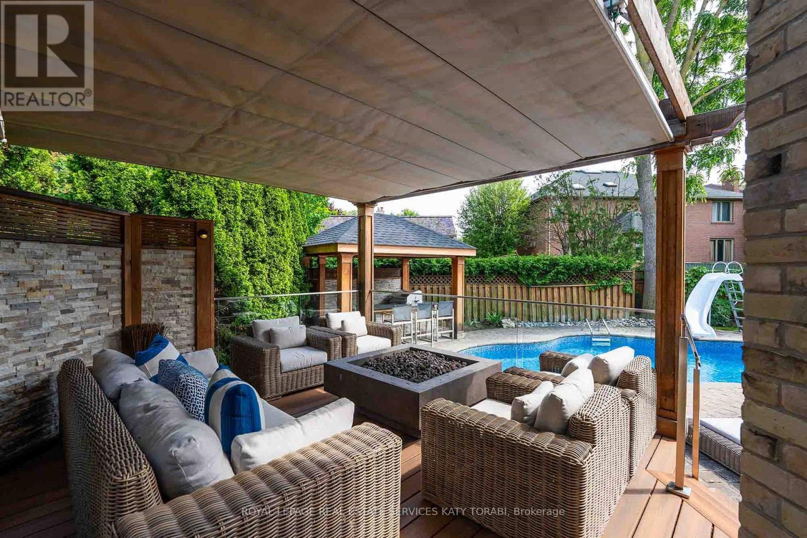












73 YORKMINISTER ROAD

,
Toronto,




Ontario
M2P1M4

