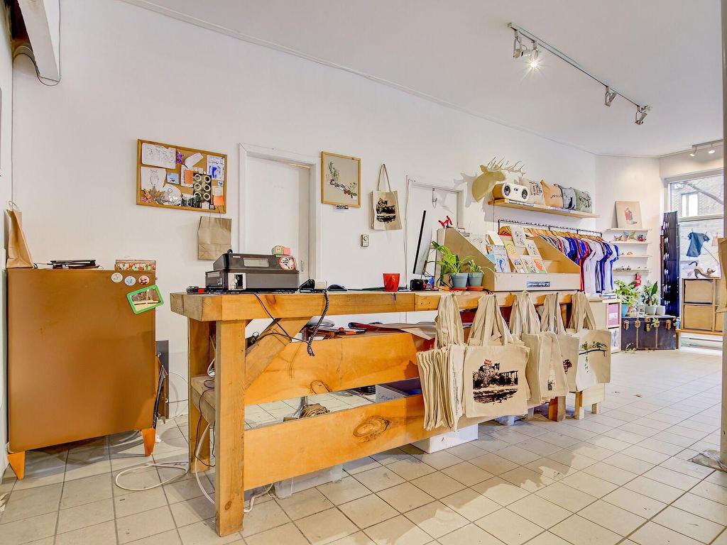









205

 - 207


Av. Fairmount O.

,
Montréal (Le Plateau-Mont-Royal),




QC
H2T2M8

