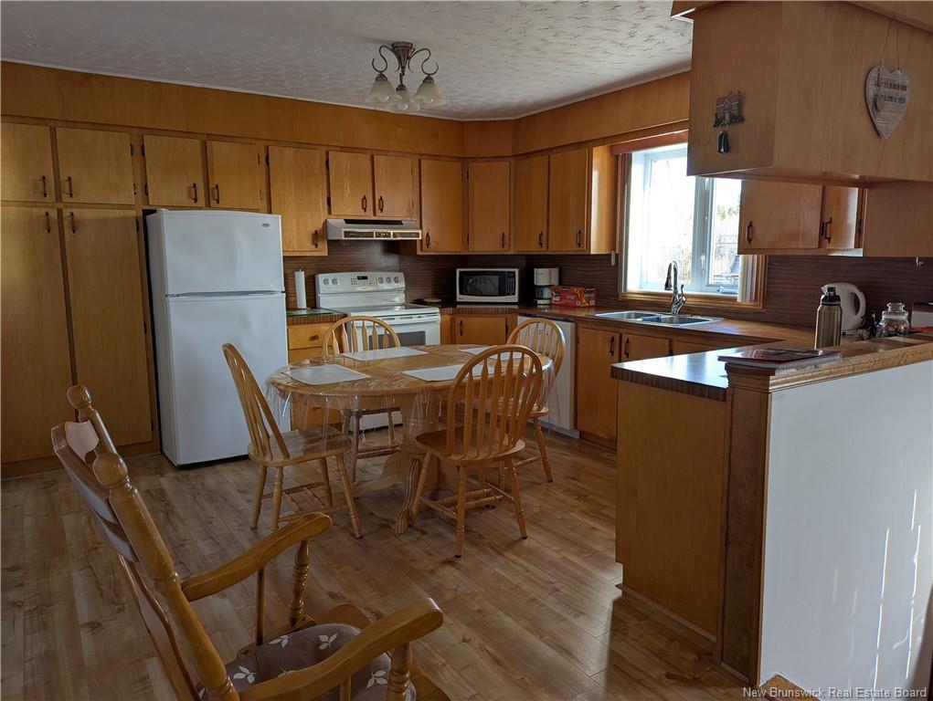 









414


Saint-Raphael Nord

,
Saint-Marie-Saint-Raphaël,




NB
E8T 1R9

