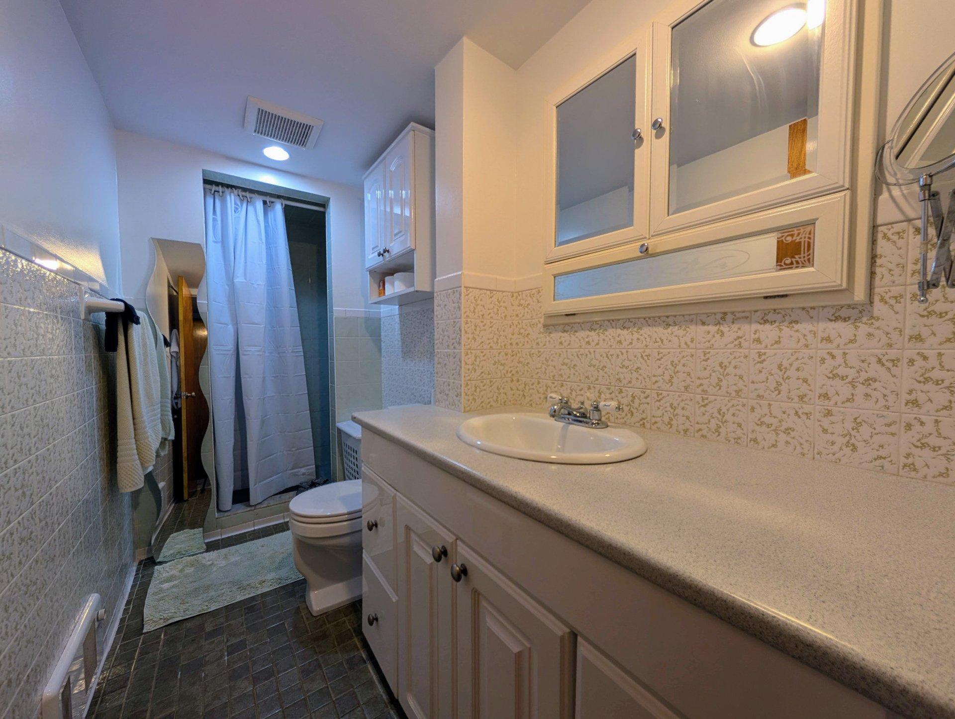 









1331

 - 1333


Rue Couvrette

,
Montréal (Saint-Laurent),




QC
H4L4T4


