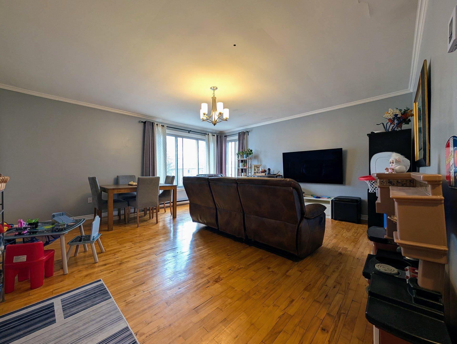 









1331

 - 1333


Rue Couvrette

,
Montréal (Saint-Laurent),




QC
H4L4T4

