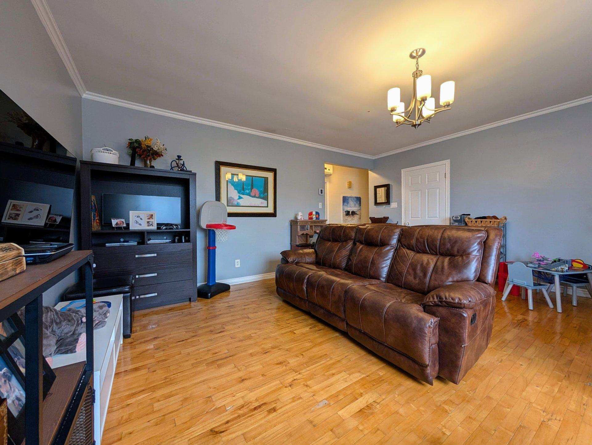 









1331

 - 1333


Rue Couvrette

,
Montréal (Saint-Laurent),




QC
H4L4T4


