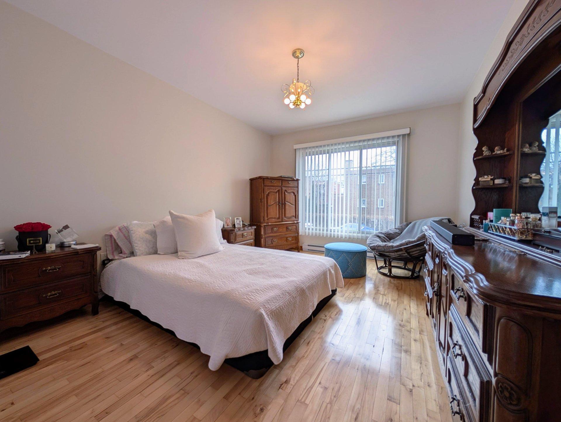 









1331

 - 1333


Rue Couvrette

,
Montréal (Saint-Laurent),




QC
H4L4T4

