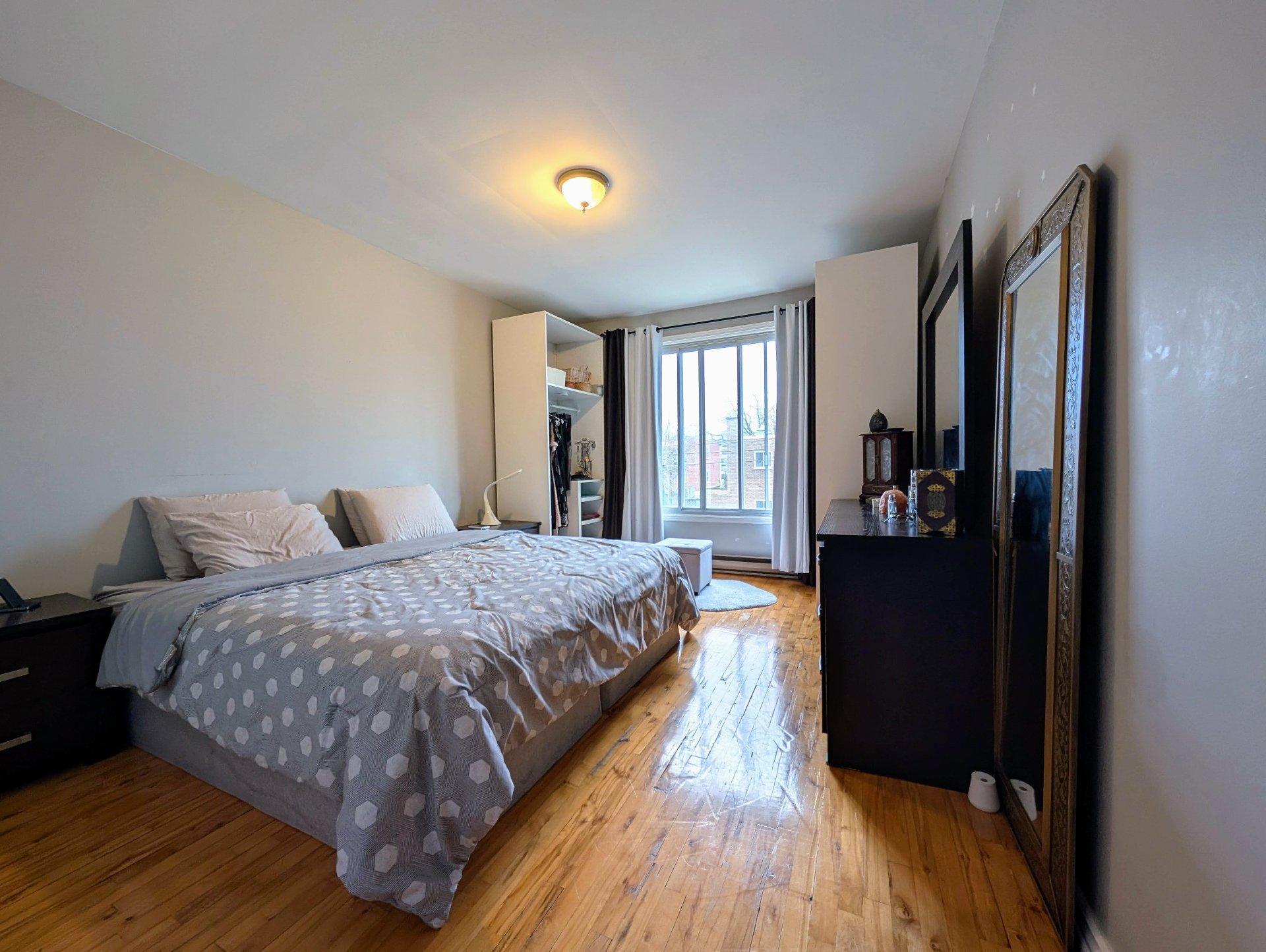 









1331

 - 1333


Rue Couvrette

,
Montréal (Saint-Laurent),




QC
H4L4T4


