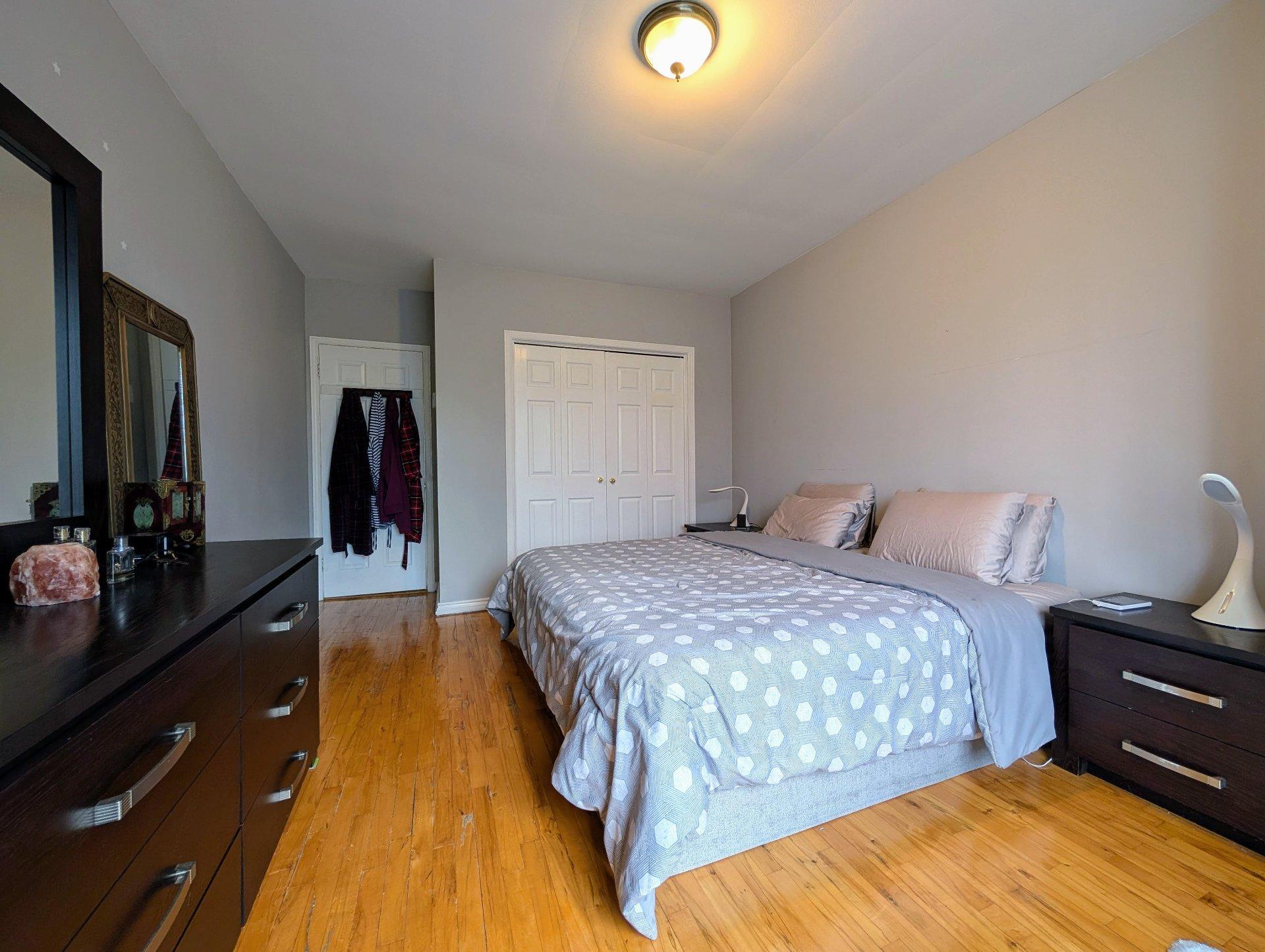









1331

 - 1333


Rue Couvrette

,
Montréal (Saint-Laurent),




QC
H4L4T4

