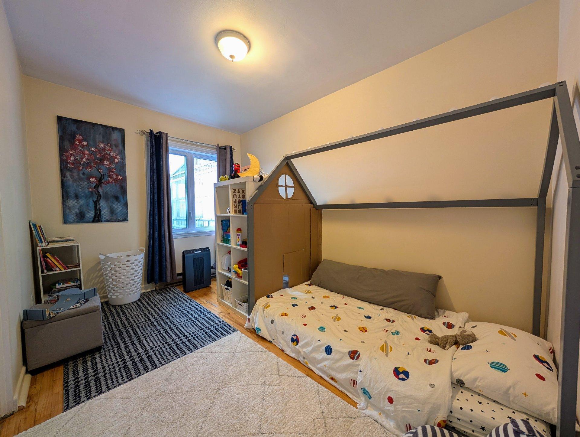 









1331

 - 1333


Rue Couvrette

,
Montréal (Saint-Laurent),




QC
H4L4T4

