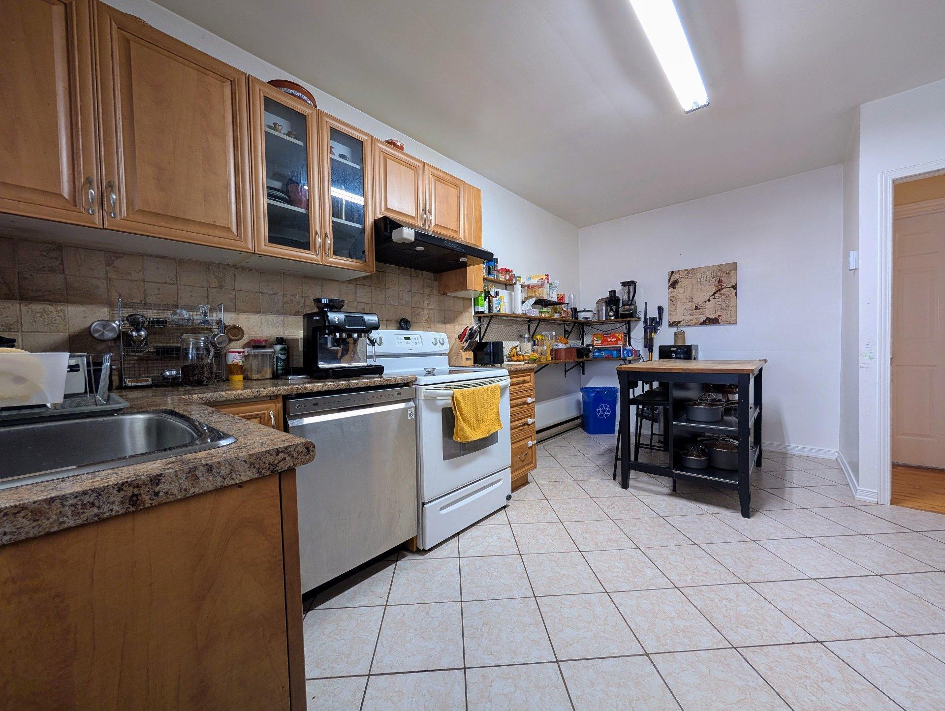 









1331

 - 1333


Rue Couvrette

,
Montréal (Saint-Laurent),




QC
H4L4T4

