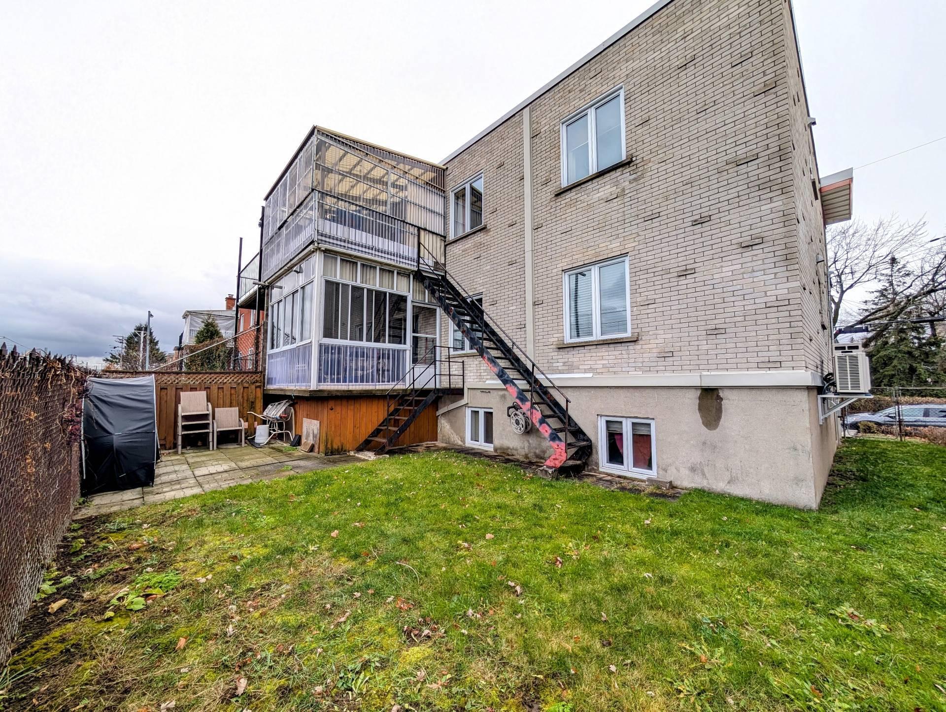 









1331

 - 1333


Rue Couvrette

,
Montréal (Saint-Laurent),




QC
H4L4T4

