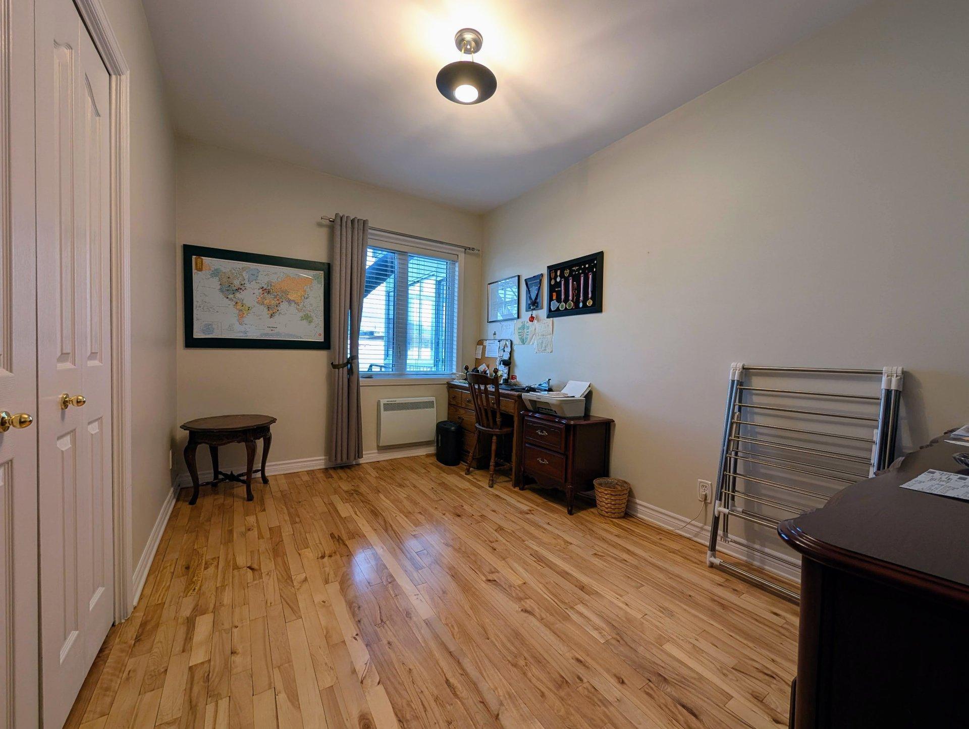 









1331

 - 1333


Rue Couvrette

,
Montréal (Saint-Laurent),




QC
H4L4T4

