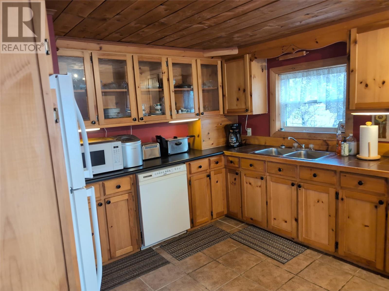 












11 Sycamore Street

,
Springdale,




Newfoundland & Labrador
A0J1T0

