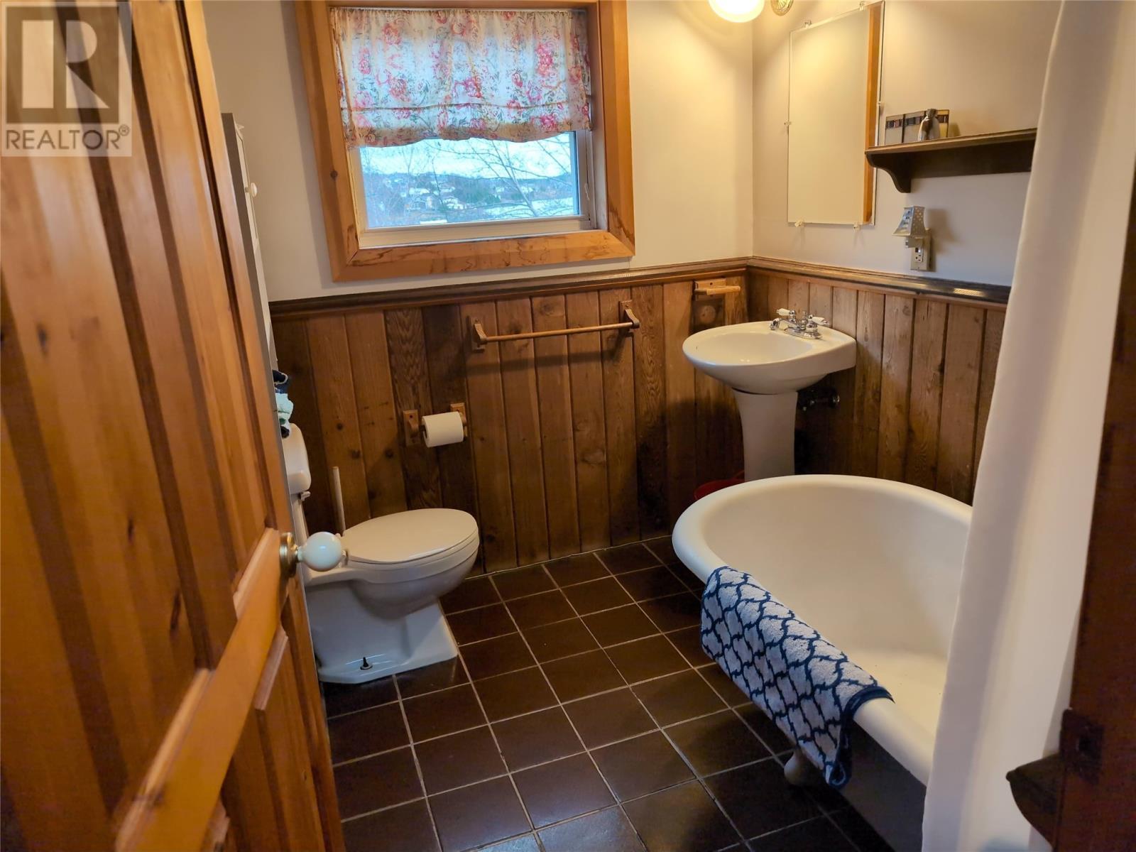 












11 Sycamore Street

,
Springdale,




Newfoundland & Labrador
A0J1T0

