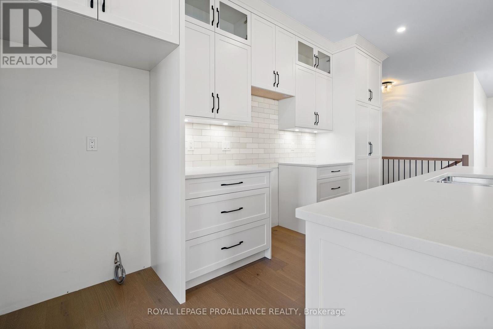 












152 SIENNA AVENUE

,
Belleville (Belleville Ward),




Ontario
K8P0H3

