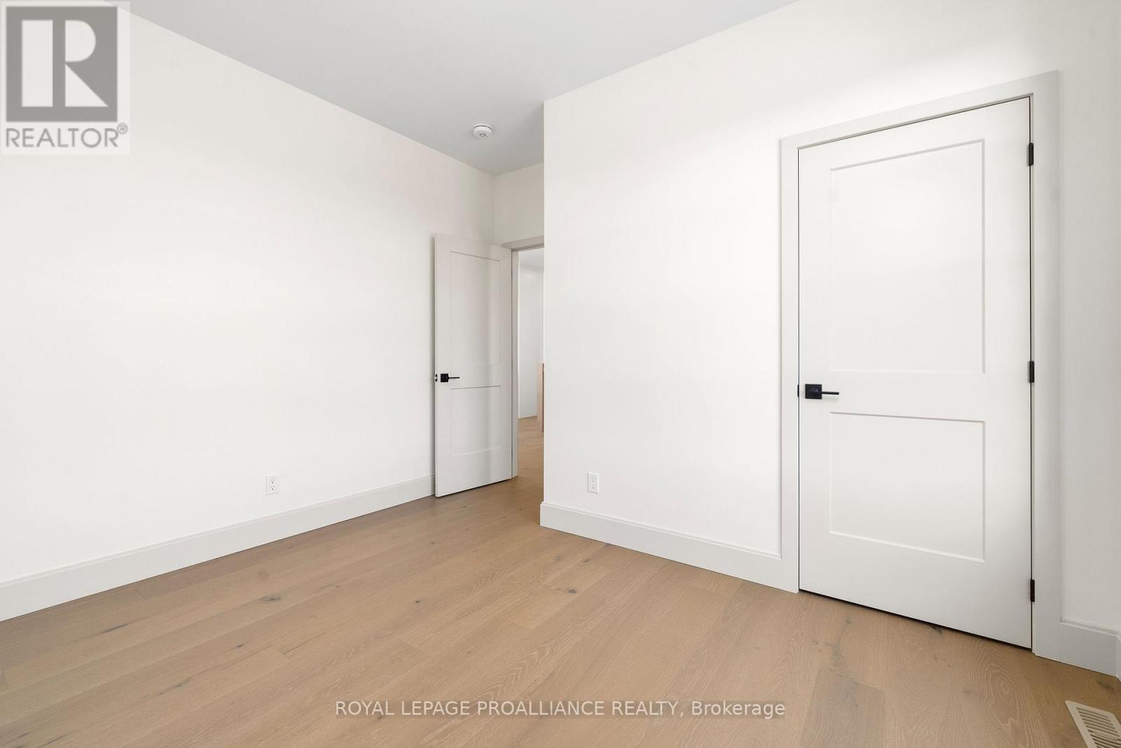 












152 SIENNA AVENUE

,
Belleville (Belleville Ward),




Ontario
K8P0H3

