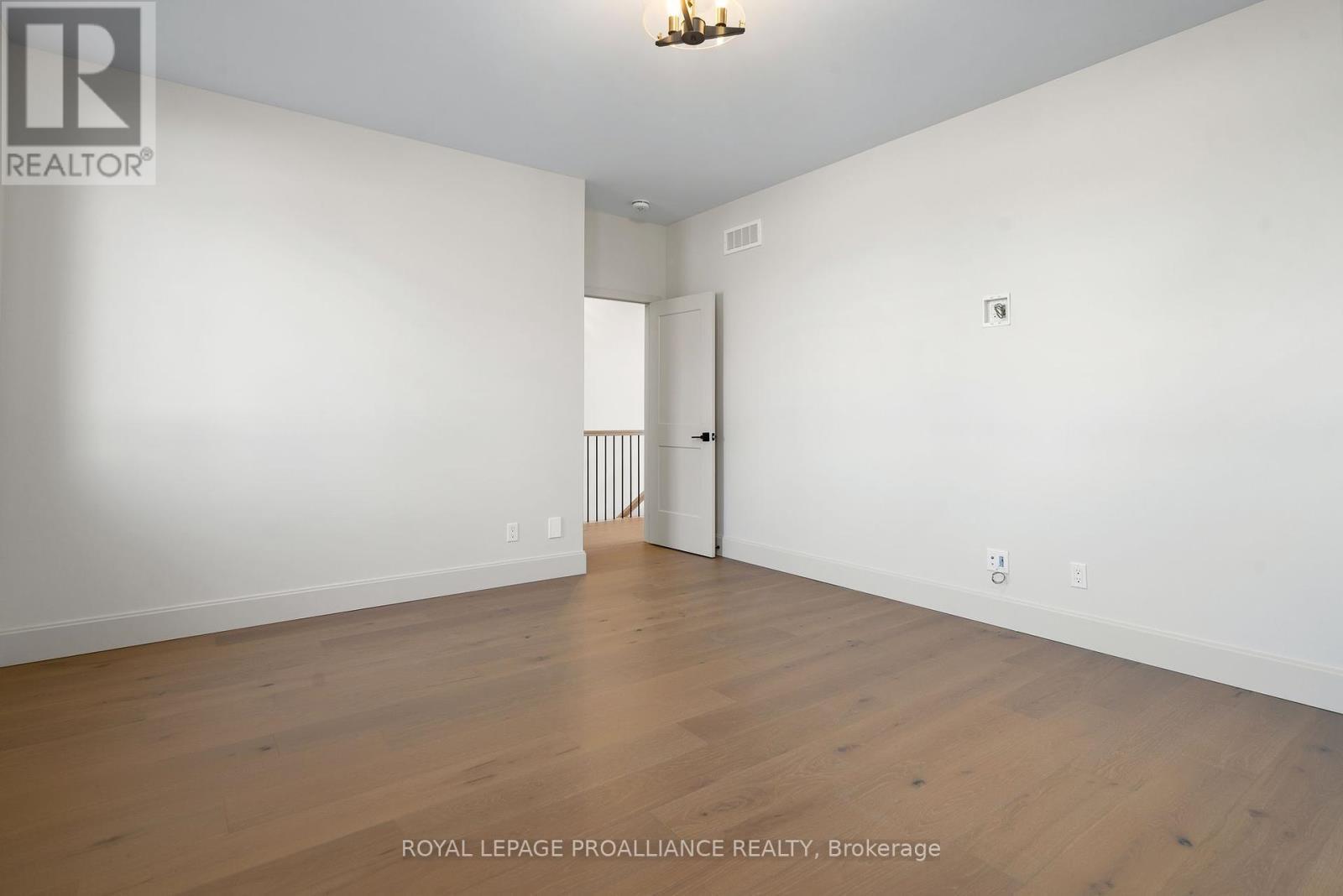 












152 SIENNA AVENUE

,
Belleville (Belleville Ward),




Ontario
K8P0H3

