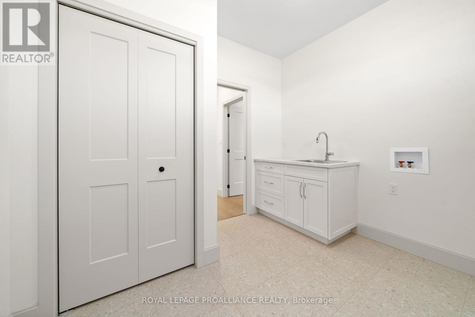












152 SIENNA AVENUE

,
Belleville (Belleville Ward),




Ontario
K8P0H3

