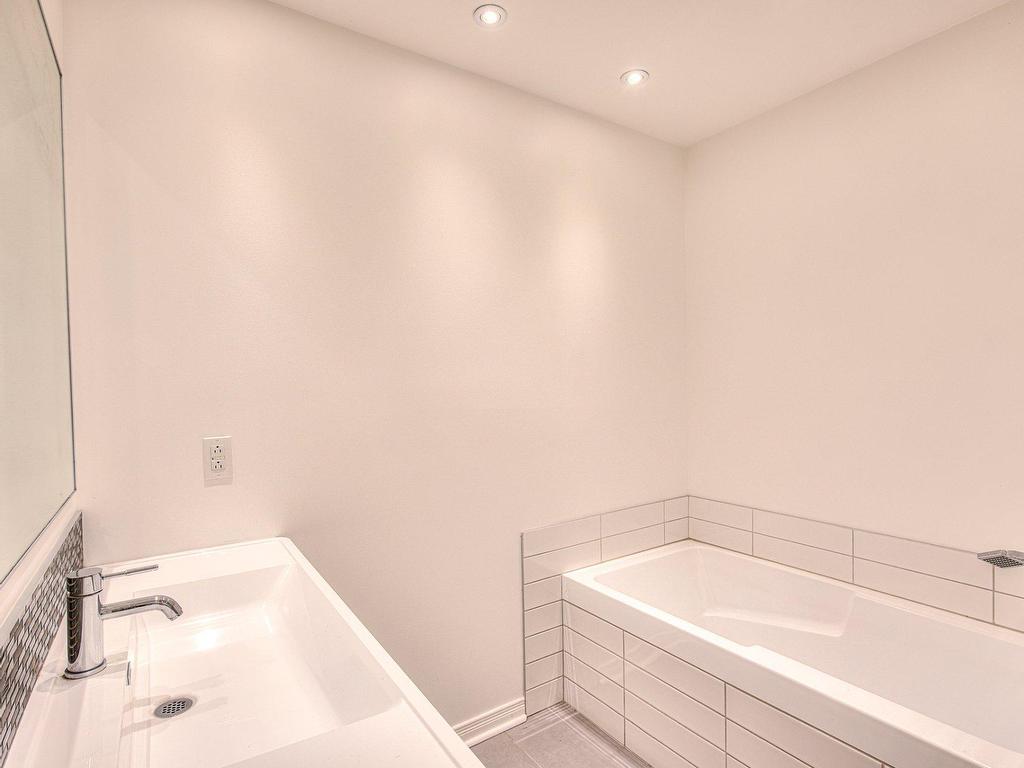 









2720


Rue du Manoir

,
Vaudreuil-Dorion,




QC
J7V8Y2


