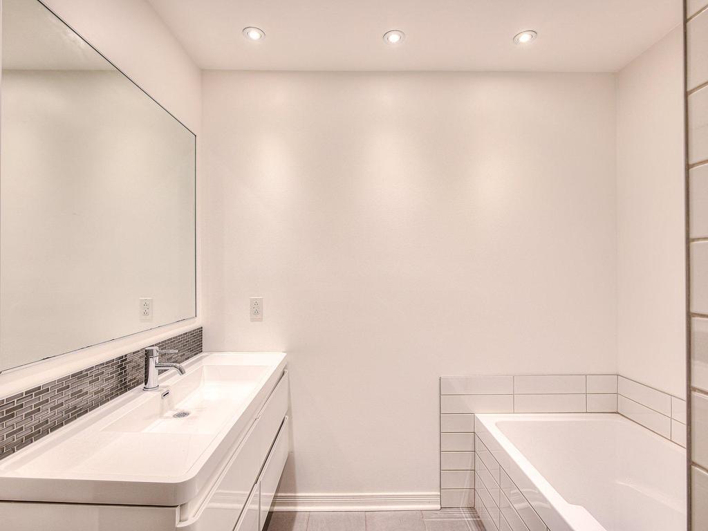 









2720


Rue du Manoir

,
Vaudreuil-Dorion,




QC
J7V8Y2

