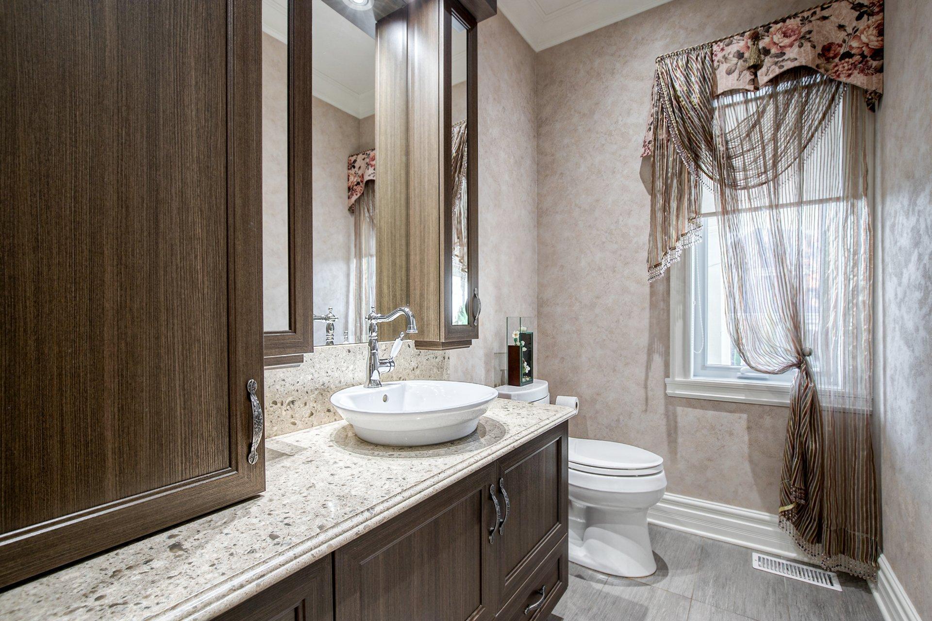 









715


Rue des Séminaristes

,
Saint-Hyacinthe,




QC
J2S9B7


