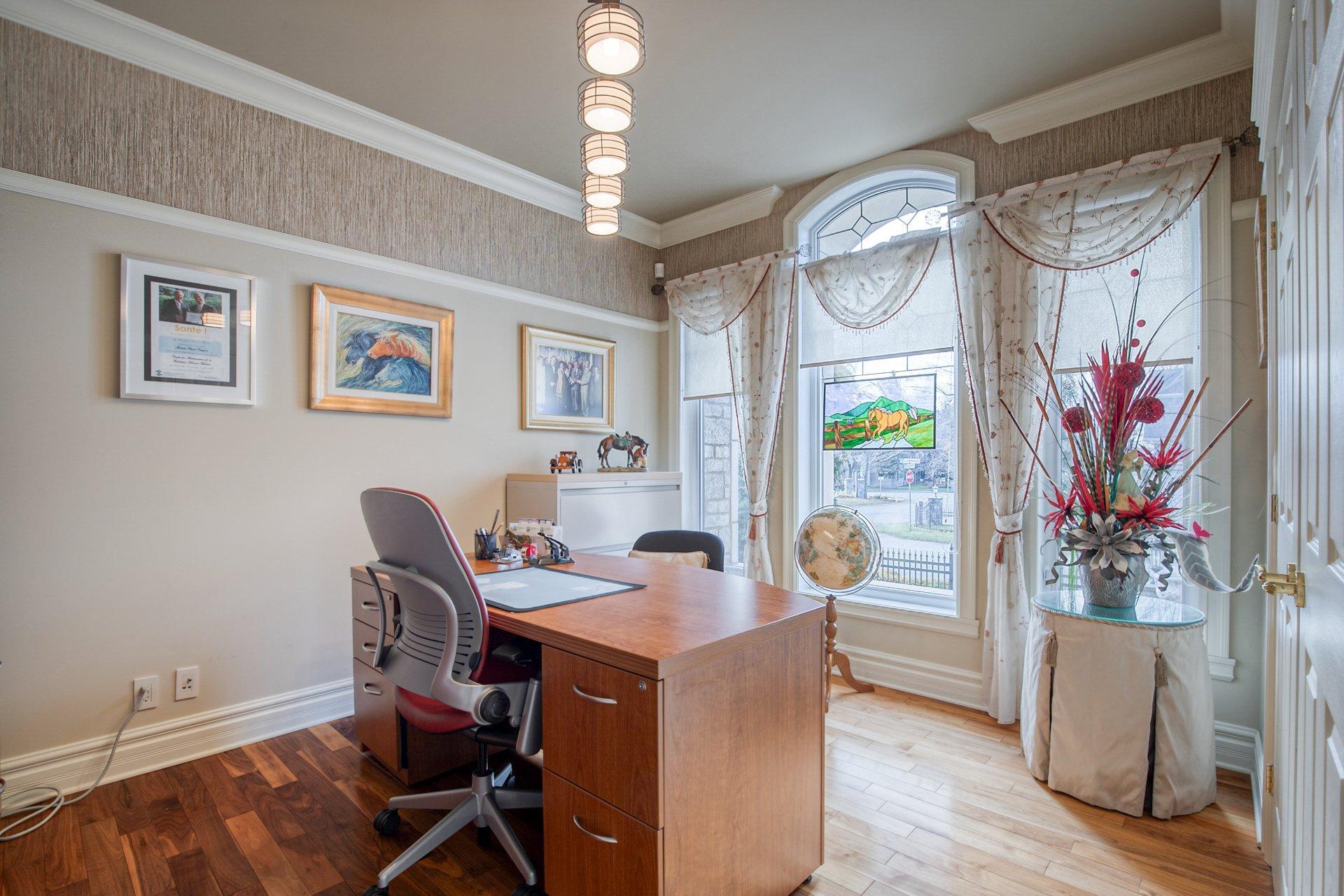









715


Rue des Séminaristes

,
Saint-Hyacinthe,




QC
J2S9B7

