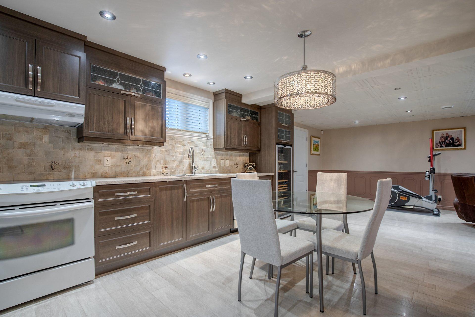 









715


Rue des Séminaristes

,
Saint-Hyacinthe,




QC
J2S9B7

