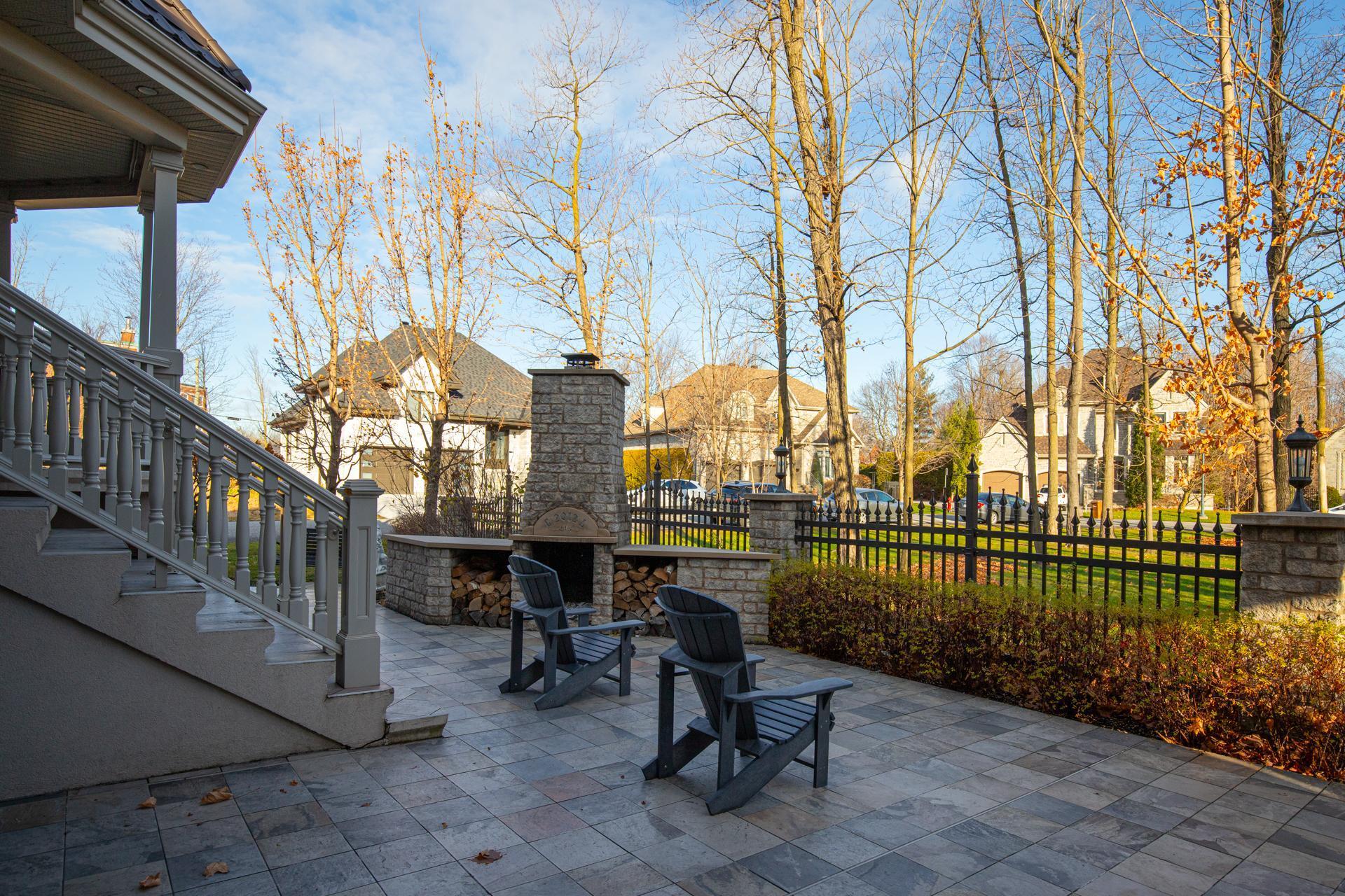 









715


Rue des Séminaristes

,
Saint-Hyacinthe,




QC
J2S9B7

